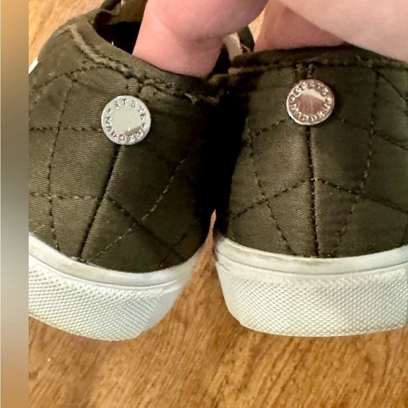 Steve Madden Women’s Sneakers Slip On Sneaker Quilted Olive Green Size 7 - Picture 3 of 8